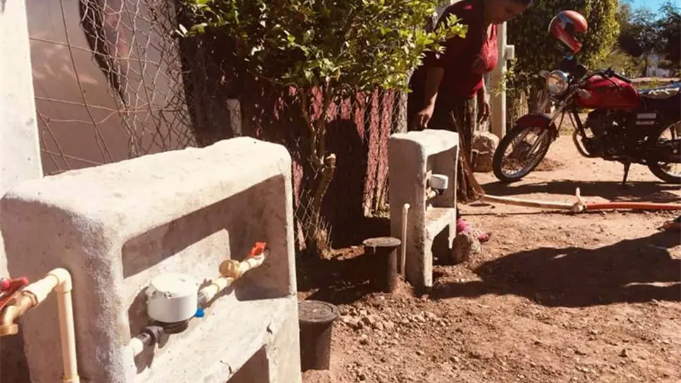 Benefician a la colonia Diana Laura con red de agua potable y drenaje