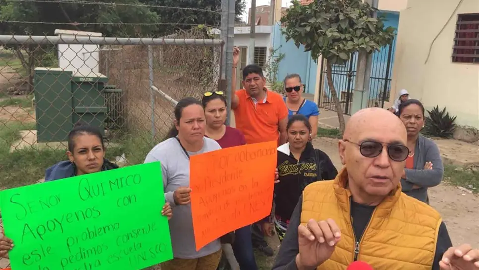 Liberan padres de familia oficina de SEPyC en Mazatlán