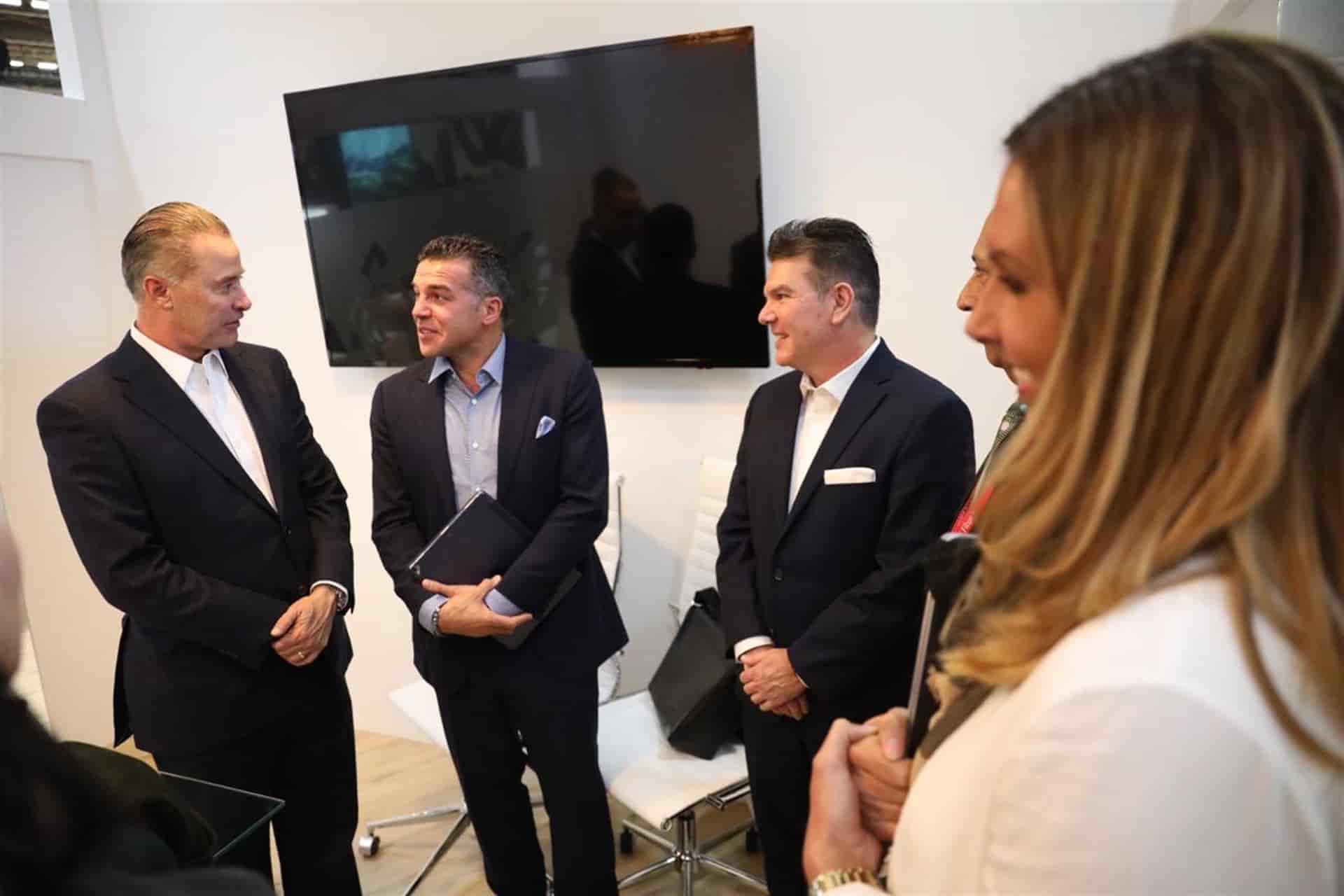 Gestiona Quirino dos vuelos más de Sunwing desde Canadá a Mazatlán