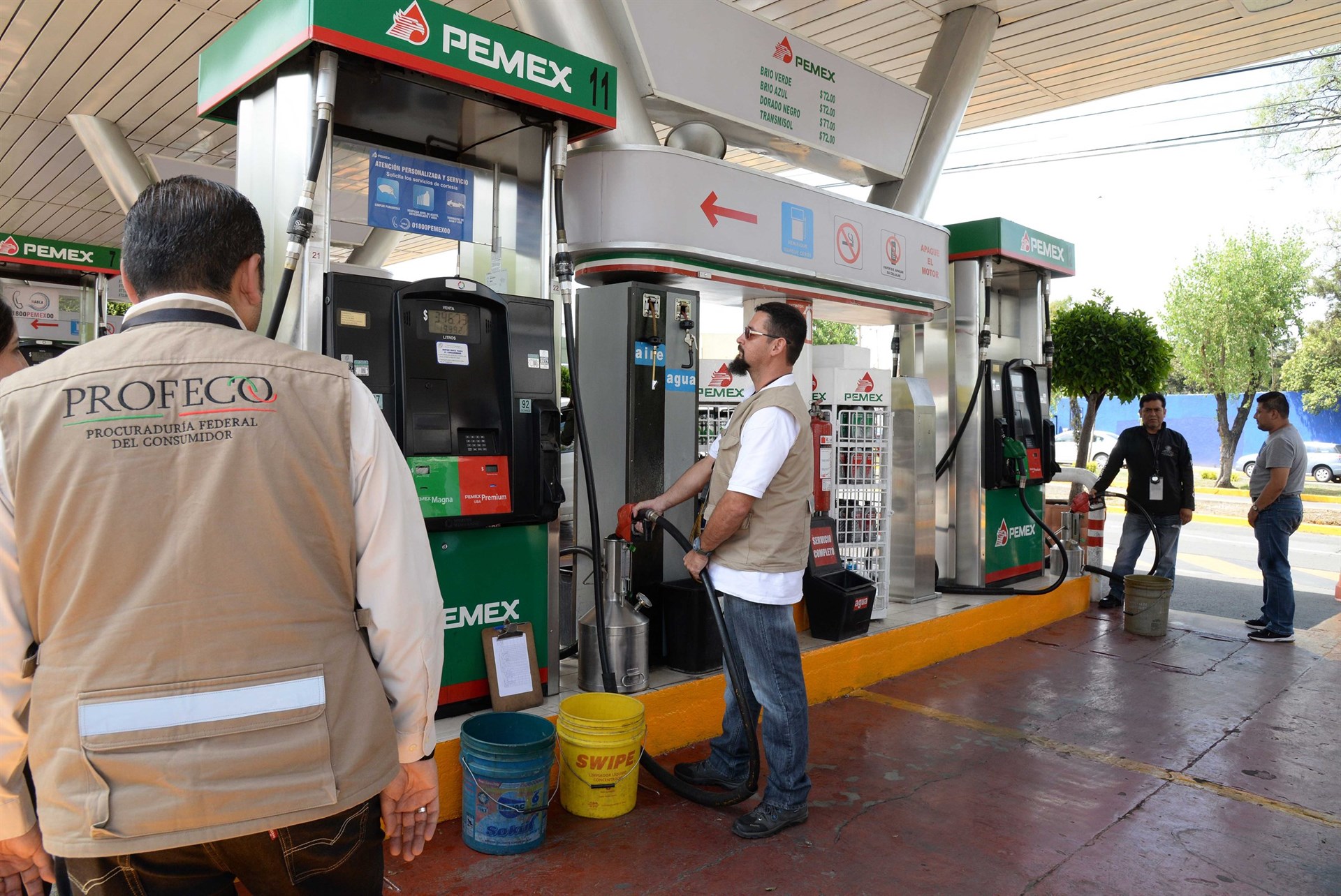 Multas de hasta 800 mil pesos a gasolineros que se nieguen a verificación