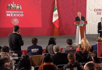 Presenta Paúl Velázquez su caso ante AMLO en conferencia matutina