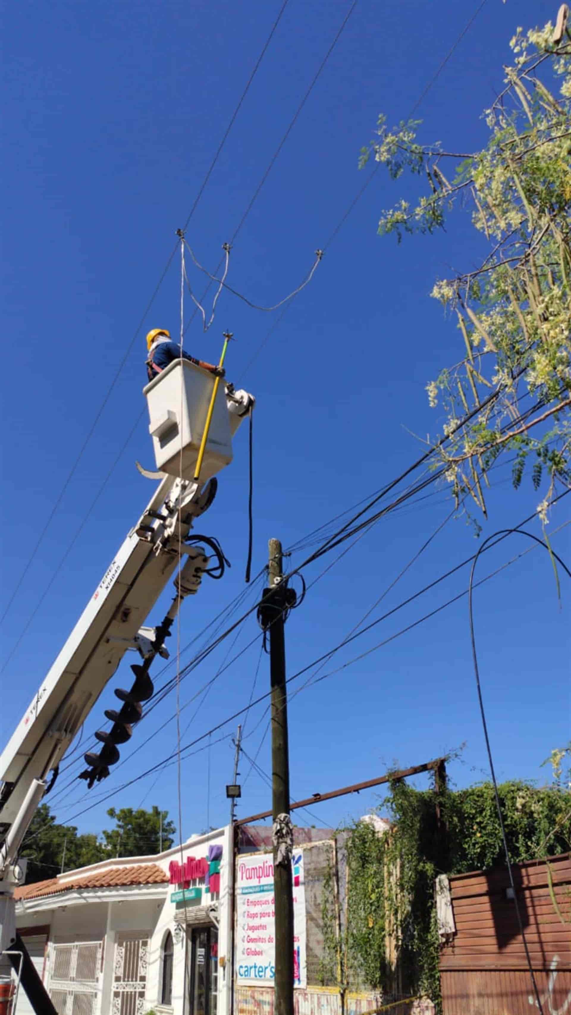 Restablecen servicio de energía eléctrica al sector norponiente de Culiacán