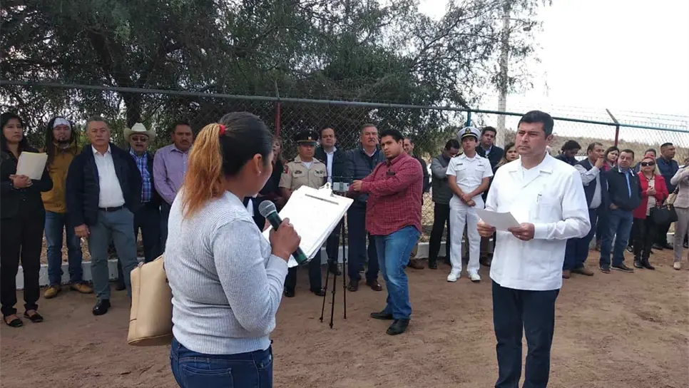 Destina Chapman un millón de pesos para escuela indígena