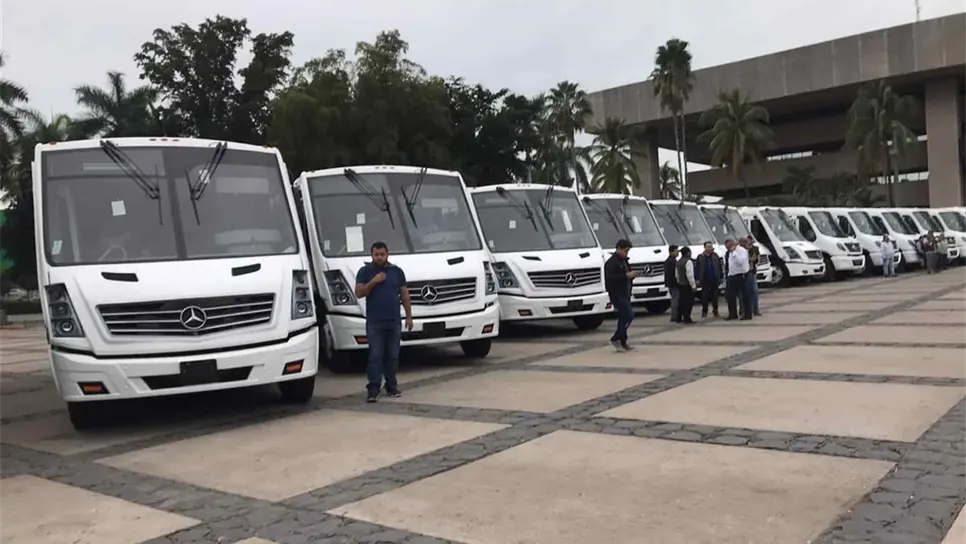 Entrega Quirino 40 nuevos camiones Puro Sinaloa