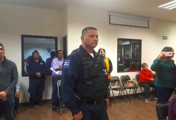 Reconocen de pie a policía municipal por actos heroicos