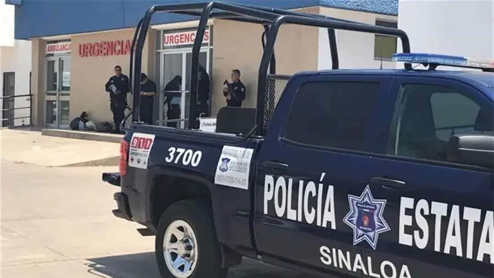 Reportan grave a una joven tras caer de una camioneta en Guasave