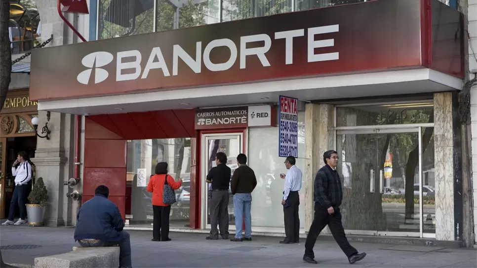 Usan dos o más bancos, 55.3% de los mexicanos