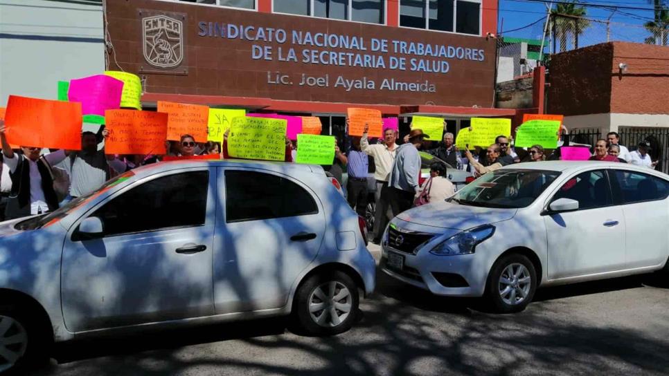 Trabajadores de salud exigen al sindicato cumplir con pagos