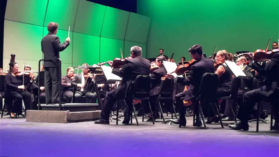 Al ritmo de la OSSLA celebran el Día del Ejército en Culiacán
