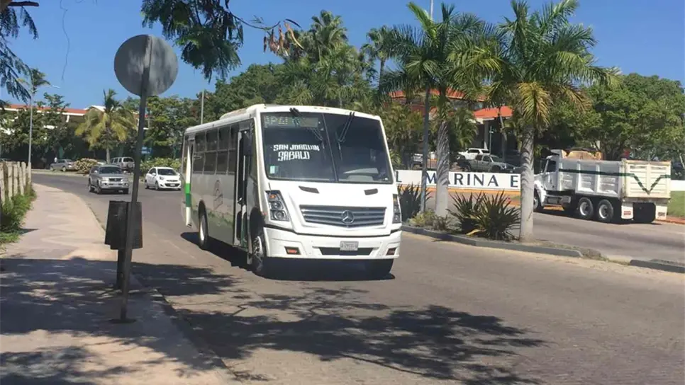 Camioneros instalan operativo para agilizar rutas en Mazatlán
