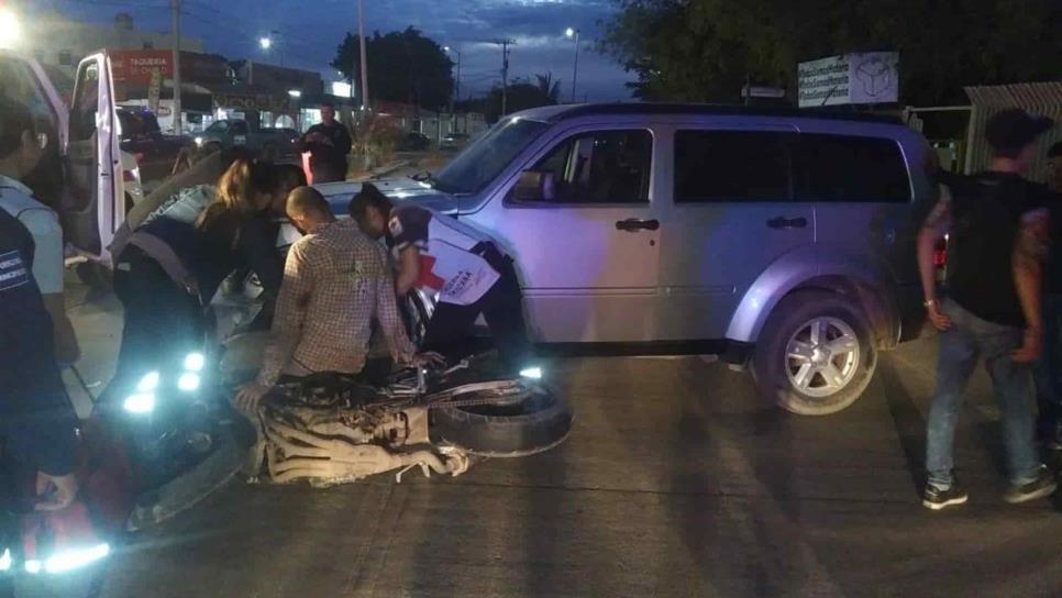 Motociclista lesionado al ser embestido por camioneta en Guasave