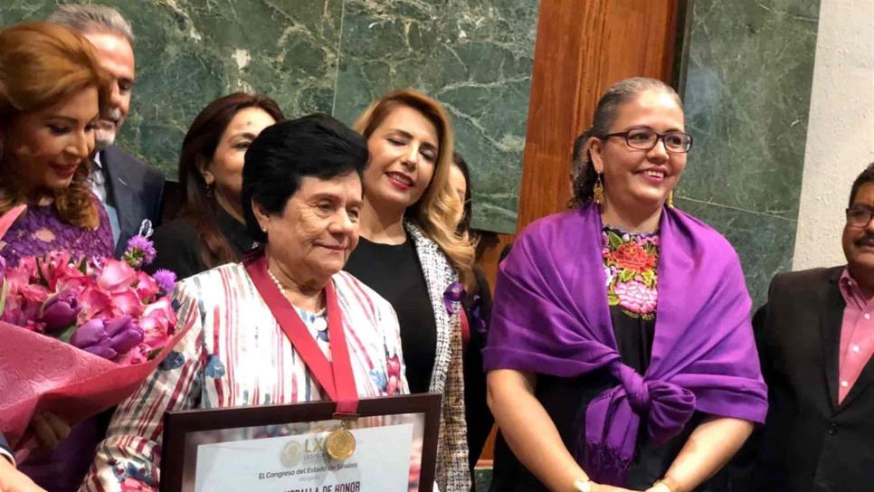 Recibe Mercedes Murillo premio Norma Corona Sapién