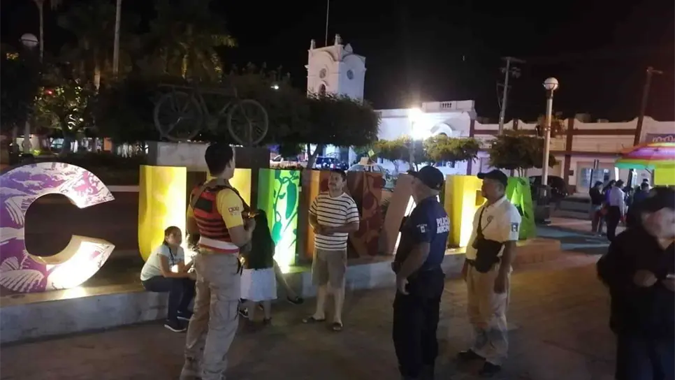 Invitan a transeúntes a prevenir contagios de coronavirus en Escuinapa