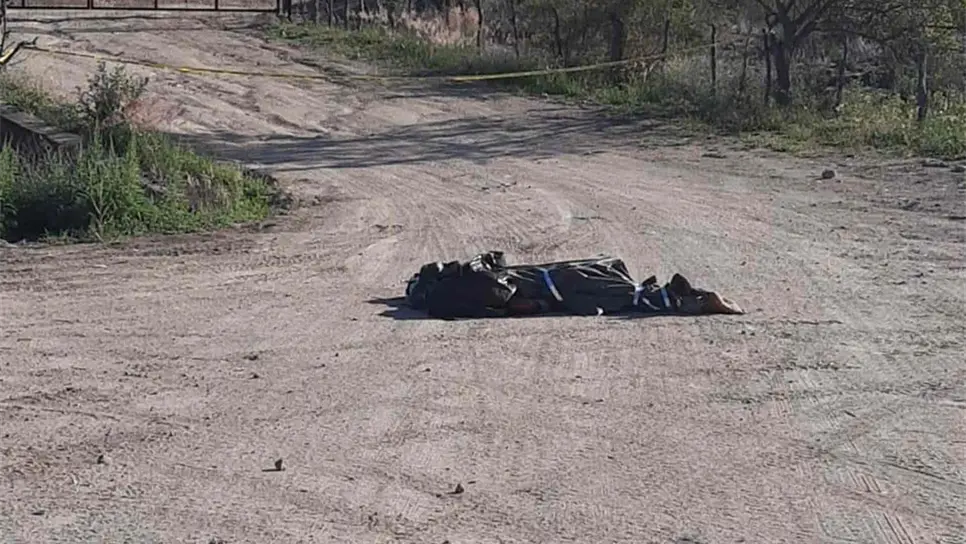 Localizan a un hombre ejecutado y embolsado en Choix