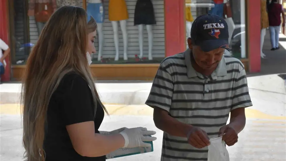 Distribuye Ayuntamiento de Choix paquete de apoyo para evitar Covid-19