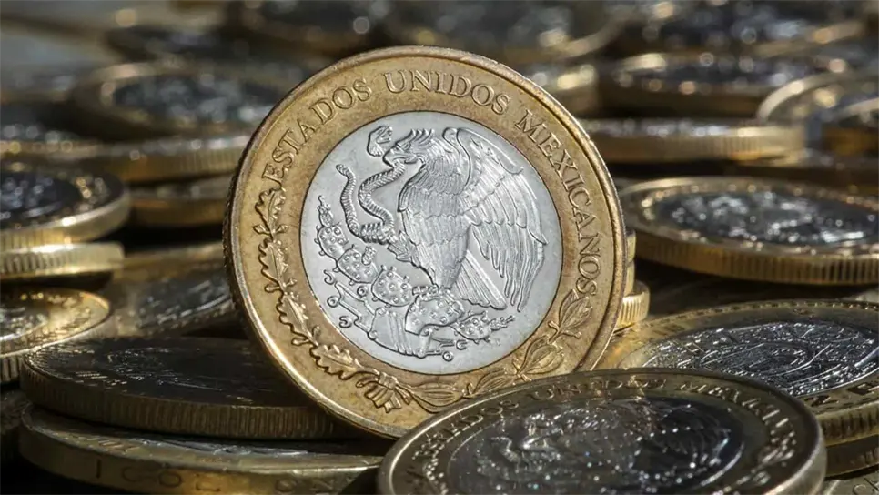 Peso gana 35 centavos; dólar se cotiza en $24.0591 por unidad