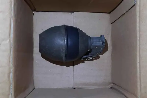 Localizan arsenal y granada en camioneta abandonada en Navolato Localizan arsenal y granada en camioneta abandonada en Navolato