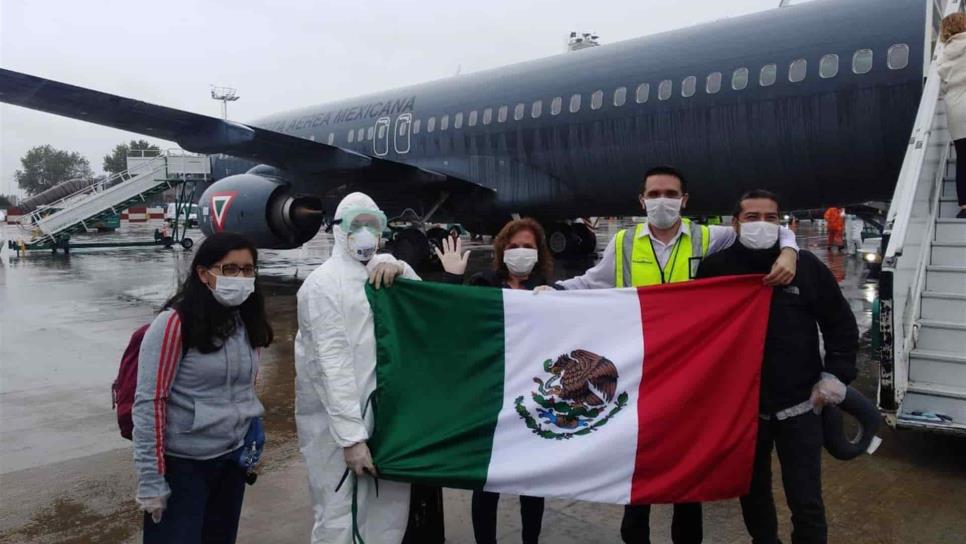Regresan a México 280 connacionales varados en Argentina por Covid-19