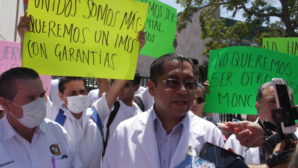 Se manifiesta personal médico del IMSS en Culiacán