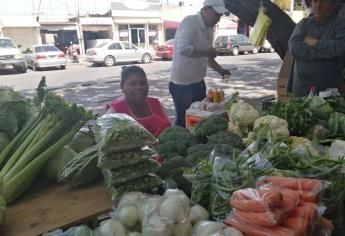 Invitan Marías a comprar frutas y verduras en el Mercado 030