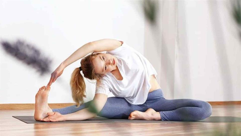 Aprovecha la cuarentena para practicar yoga en casa