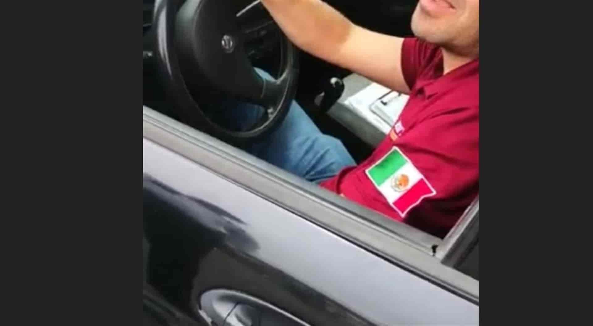 Captan a empleado de Profeco laborando sin medidas preventivas en Los Mochis