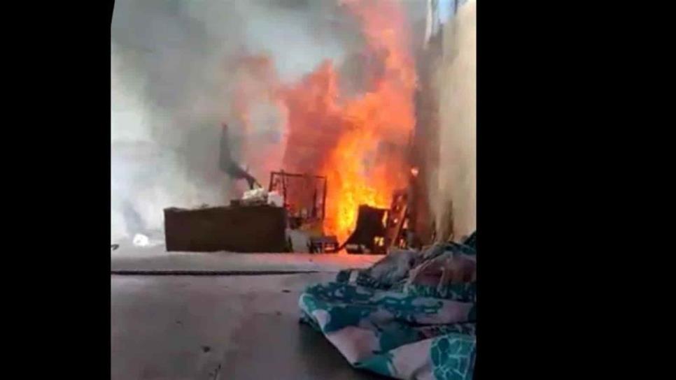 Se quema pequeña vivienda de un indigente en El Realito, en Los Mochis
