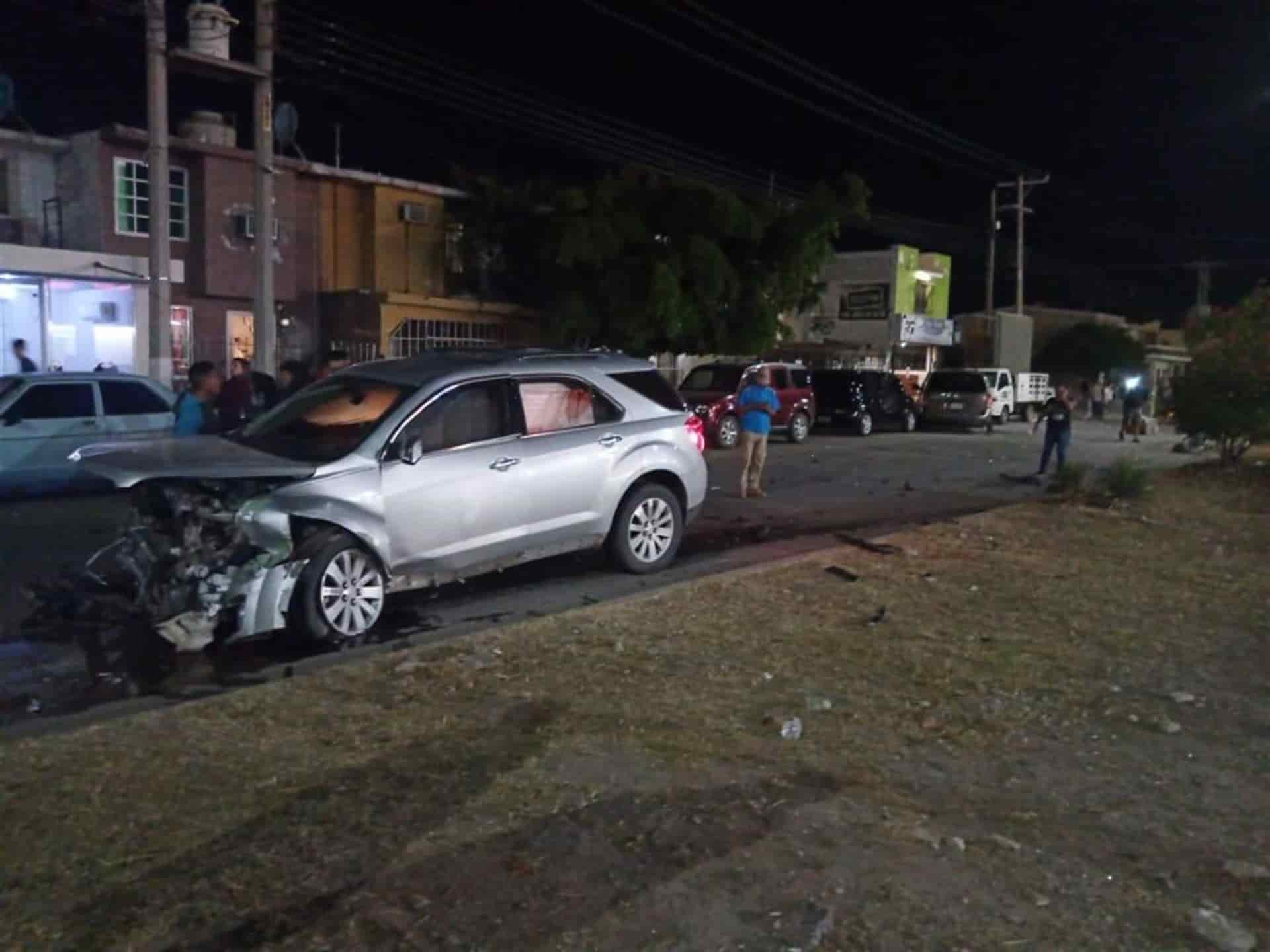 Mujer ebria choca y provoca carambola de 8 vehículos en Infonavit Macapule