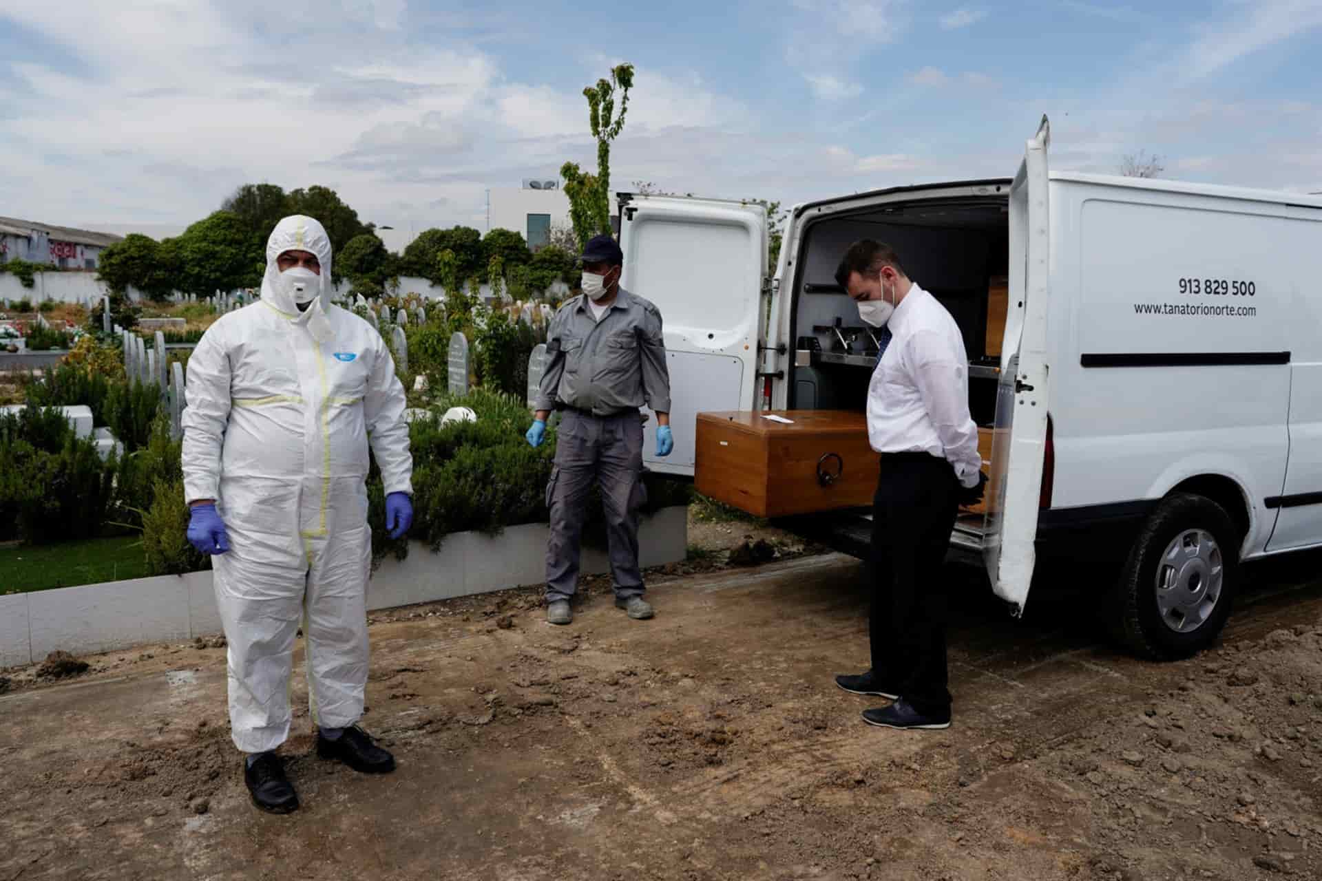 España suma 17 mil 489 muertes por coronavirus