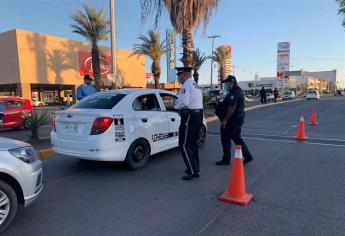 Dos personas en un vehículo y uno en motocicleta, obligatorio durante fase tres