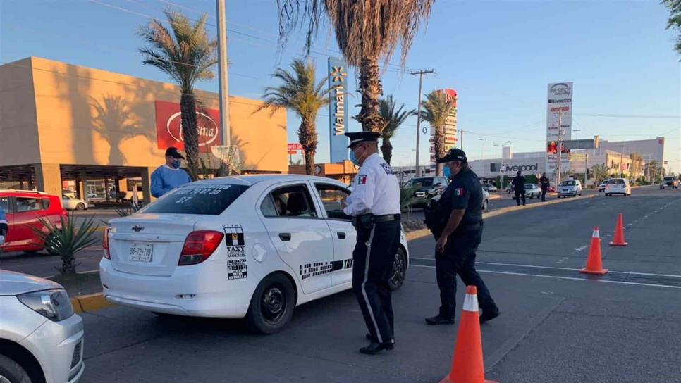 Dos personas en un vehículo y uno en motocicleta, obligatorio durante fase tres