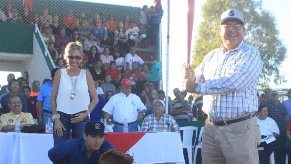 Operan de urgencia al exgrandes ligas Carlos Chaflán López