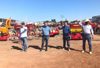 Ganaderos de Ahome reciben implementos agrícolas con valor de 5mdp