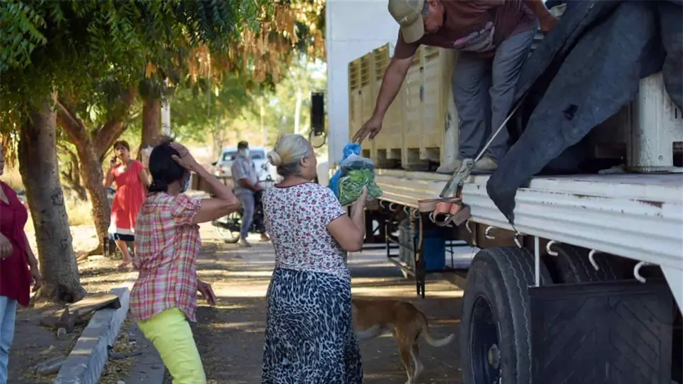 Valores Topolobampo entrega alimentos a familias vulnerables