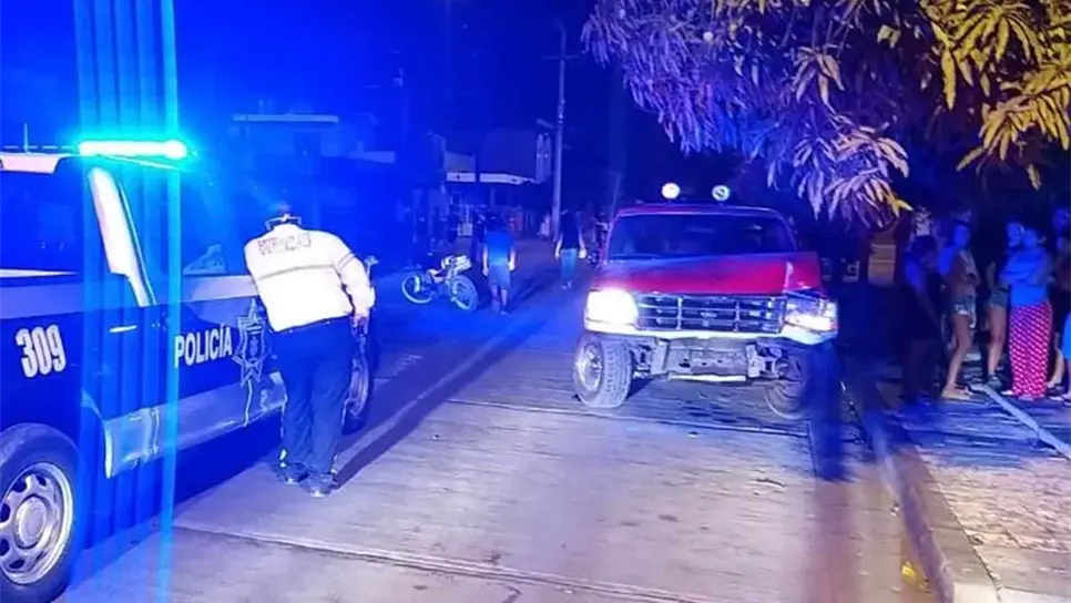 Conductor arrolla y lesiona a dos mujeres en Mazatlán