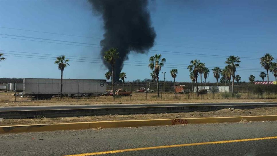 Incendios en pensión de grúas de Culiacán sí afectan calidad del aire
