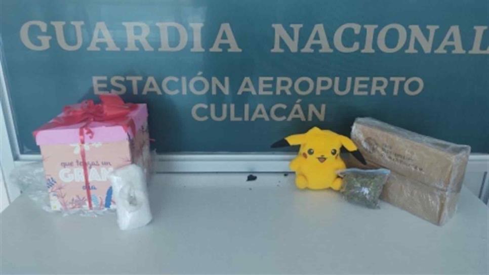 Aseguran Pikachu de peluche relleno de droga en aeropuerto de Culiacán