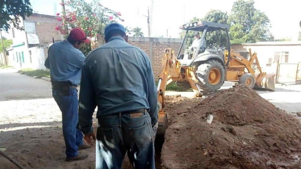 Obras de agua potable y drenaje no se detienen en El Fuerte: Javier Soliz