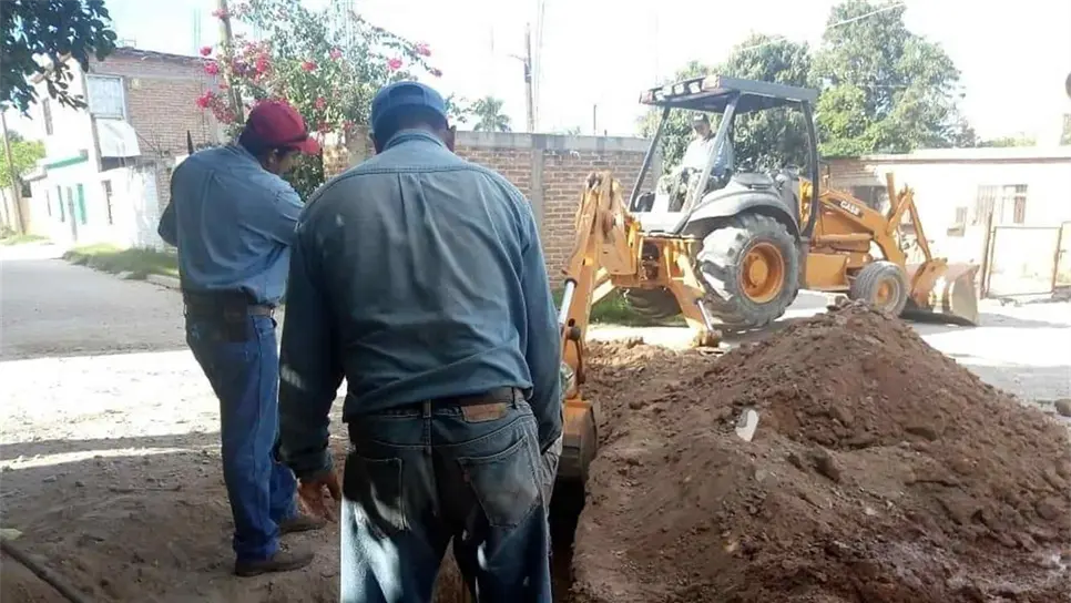 Obras de agua potable y drenaje no se detienen en El Fuerte: Javier Soliz