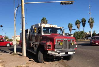 Chocan bomberos; iban a incendio de casa, que resultó falso