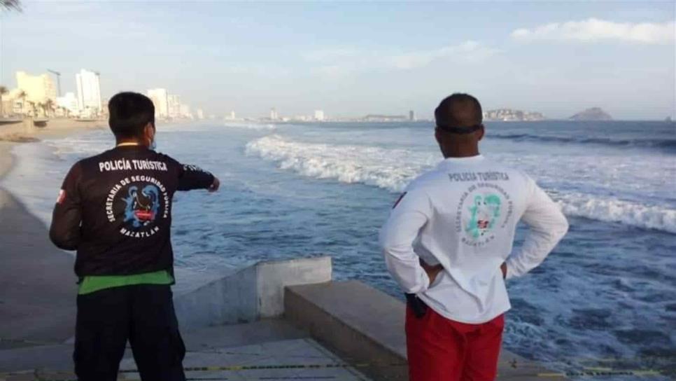 Aumenta número de personas retiradas de playas cerradas de Mazatlán