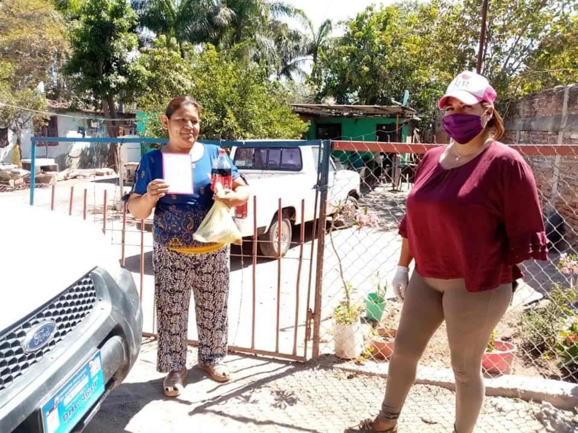 Entrega Nubia Ramos mil paquetes familiares de comida en comunidades de El Fuerte