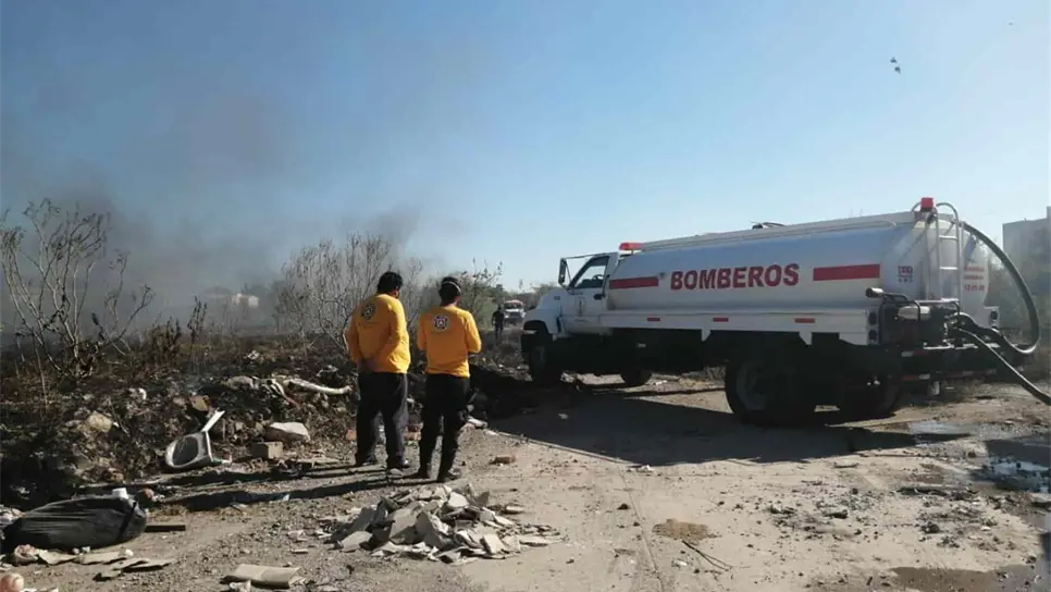 Incendio en solar baldío moviliza a cuerpos de auxilio