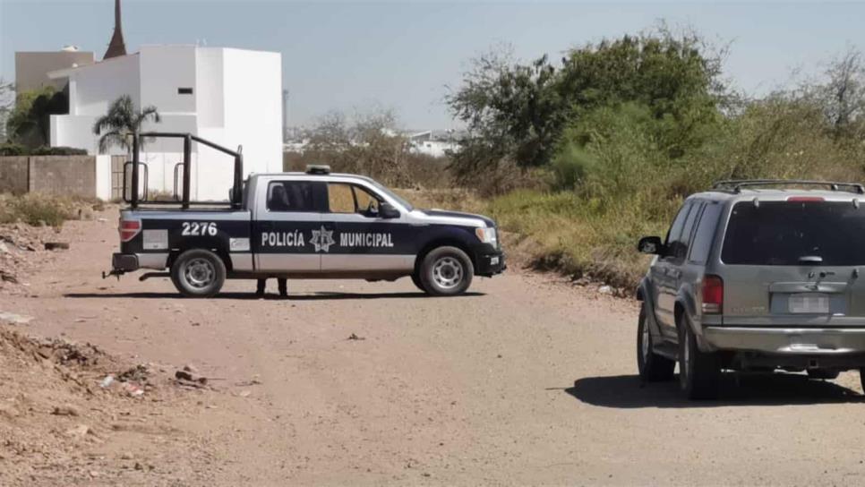 Hallan dos cadáveres al interior de camioneta en Culiacán