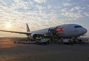 Llega a México segundo vuelo con ventiladores de EUA