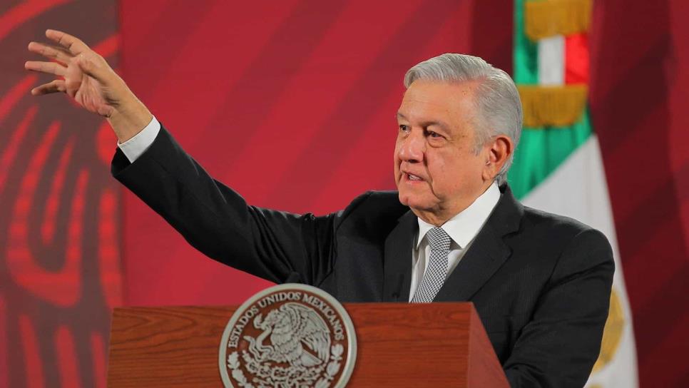 Felicita AMLO a maestros en su día; destaca cordialidad con magisterio