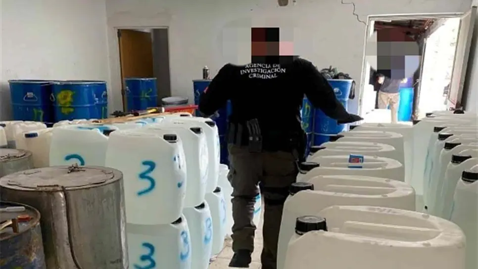 Casi 27 mil litros y 7 mil kilos de químicos, lo asegurado por FGR en Culiacán