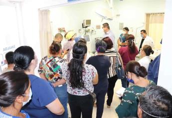 Alcalde de Escuinapa capacita a personal del Hospital General sobre uso de respirador