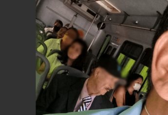 Usuarios del transporte urbano se resisten a usar cubrebocas