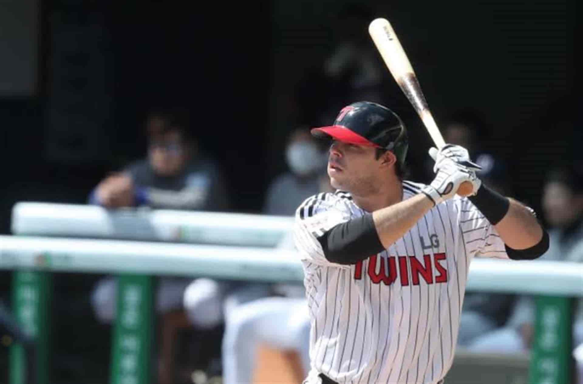 Roberto Ramos responde con el bat. FOTO: Cortesía